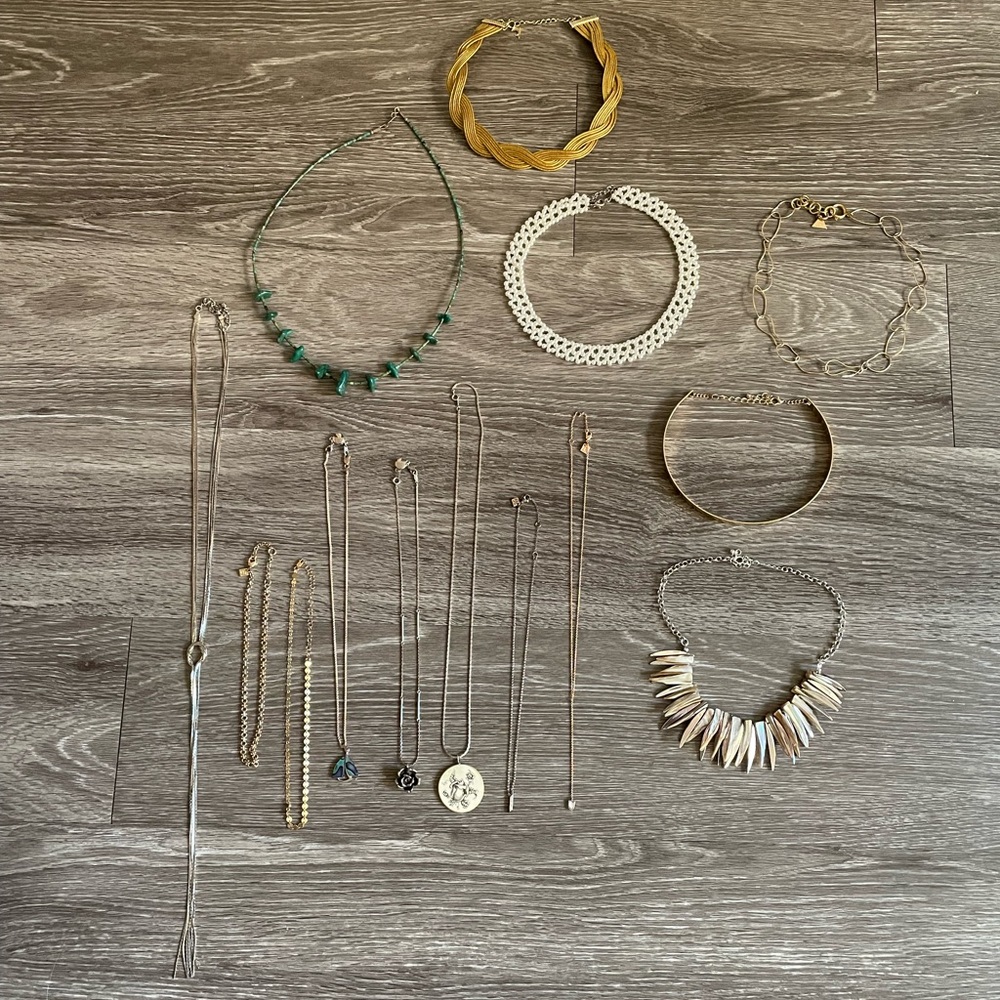 Lot of 14 necklaces